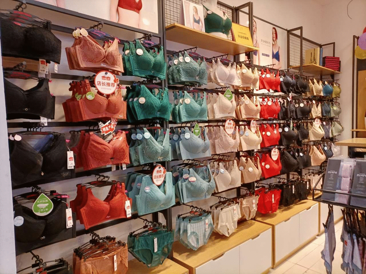 選擇女士内衣代理(lǐ)加盟店(diàn)時的考慮因素